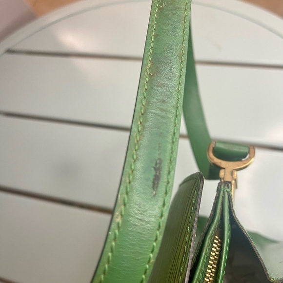 COPY - LOUIS VUITTON Epi Capucines Shoulder Bag Green - Picture 11 of 14